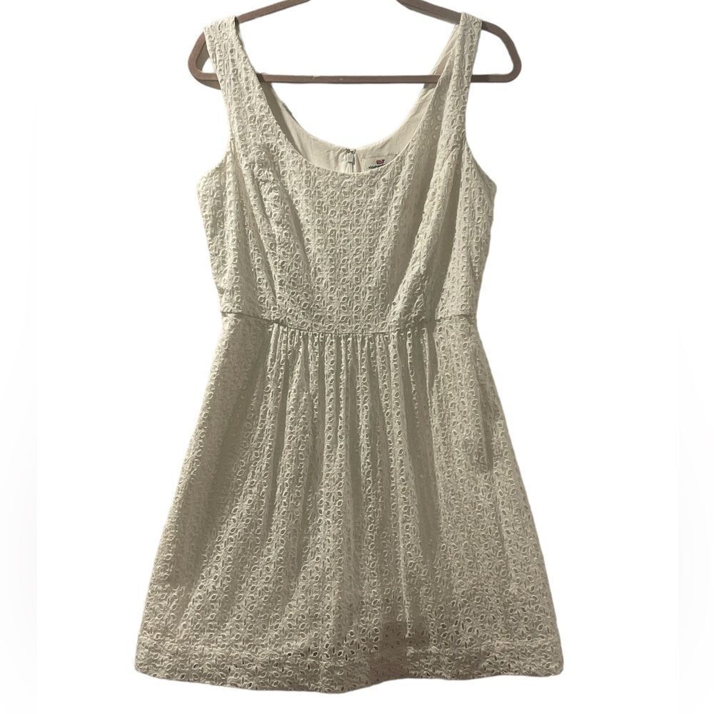 Vineyard Vines White eyelet dress. Size 8
